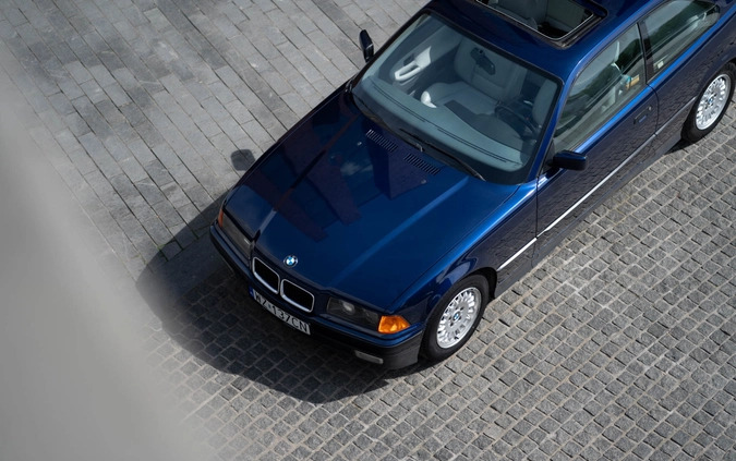 BMW Seria 3 cena 27500 przebieg: 155000, rok produkcji 1993 z Warszawa małe 497